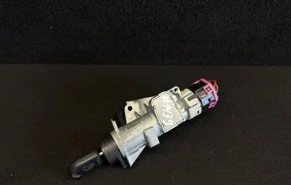 Volkswagen PASSAT B5 Ignition lock 4D0905851E 4DO905851E