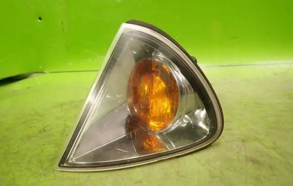 Toyota Avensis T220 Front indicator light 0535TOYOTA
