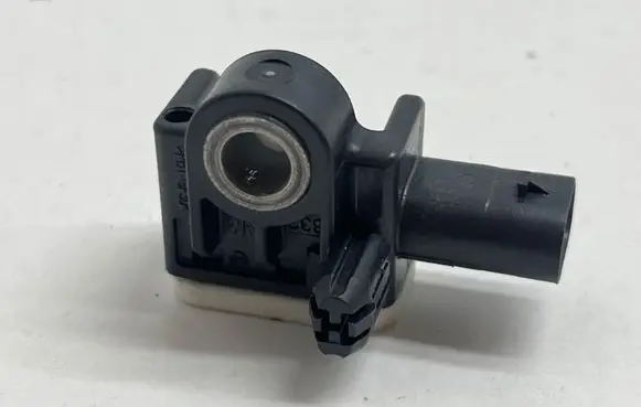 Mercedes-Benz CLA C117 X117 W117 Airbag deployment crash/impact sensor A1668210151 150826 56054085AA
