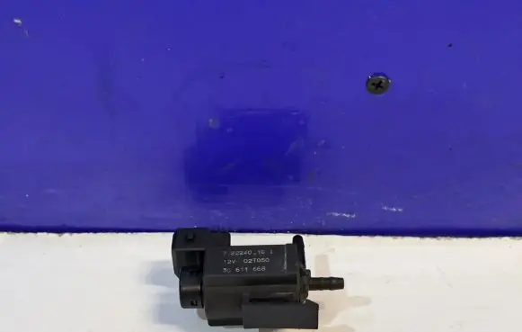 Volvo V70 Engine mount vacuum valve 30611668 31430034