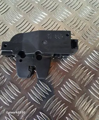Loading door lock