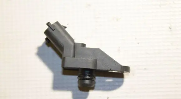 Opel Corsa C Fuel pressure sensor FAE15057