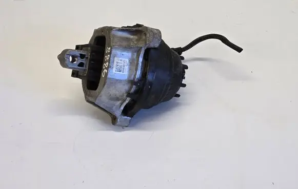 Engine mount bracket