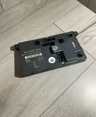 Mercedes-Benz E W211 Door control unit/module 2118207526 351162
