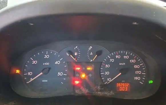 Speedometer (instrument cluster)