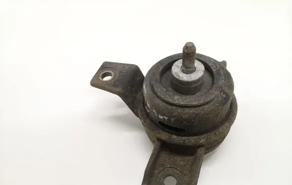 Hyundai Santa Fe Engine mount bracket