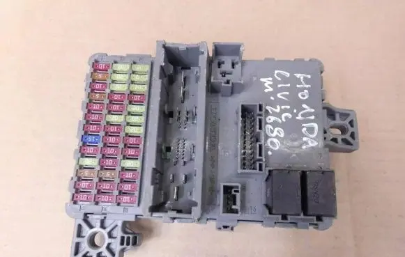 Honda Civic X Fuse module TEAR112