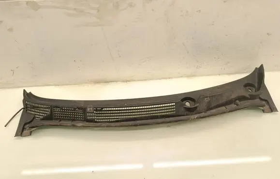 Nissan Qashqai+2 Wiper trim 