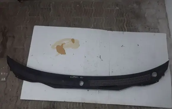 Mitsubishi Pajero Sport I Wiper trim 221996