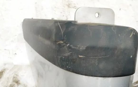 Rear bumper trim bar molding