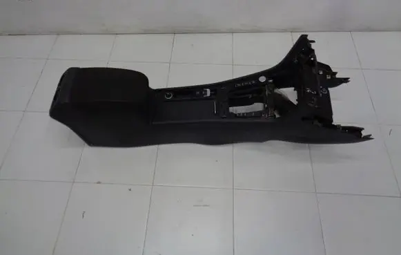 Volkswagen Golf VII Armrest
