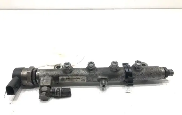 Audi A8 S8 D4 4H Fuel pressure regulator 057130764AD