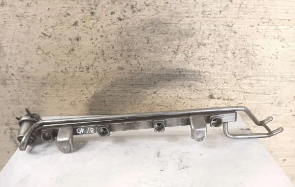 Volkswagen Golf IV Fuel main line pipe 06a133681