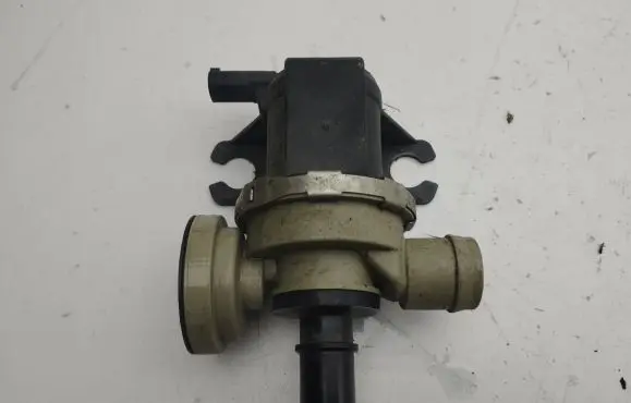 BMW i3 Fuel tank valve 7303949