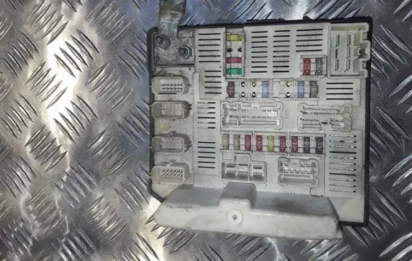 Renault Scenic II - Grand scenic II Fuse module 519158083 7950550461 8200481866G