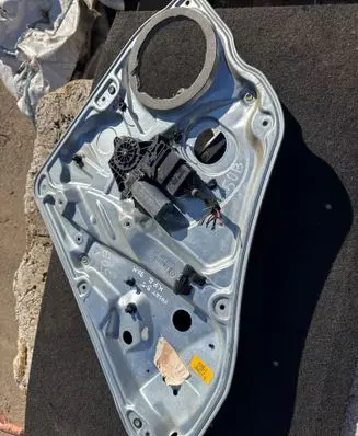 Volkswagen PASSAT B5 Rear door window regulator with motor 3B583975550 119095XXX