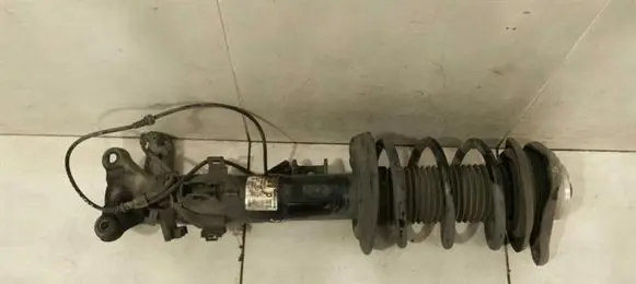 Mercedes-Benz E W212 Front shock absorber with coil spring A2123233400