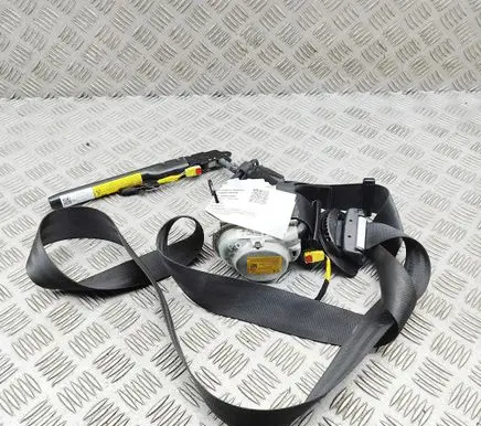 Alfa Romeo Giulia Front seatbelt 156139386