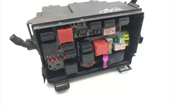 Opel Corsa D Fuse module 13246926