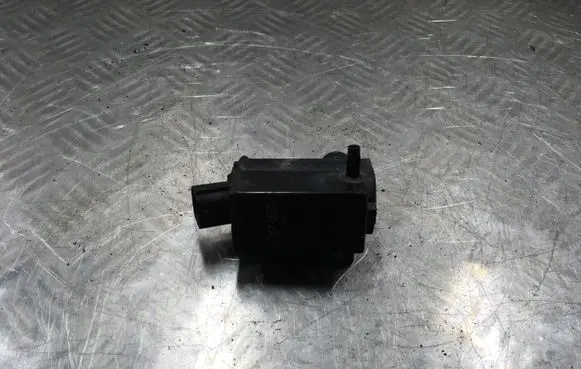 Hyundai i40 Windscreen/windshield washer pump 985101W000
