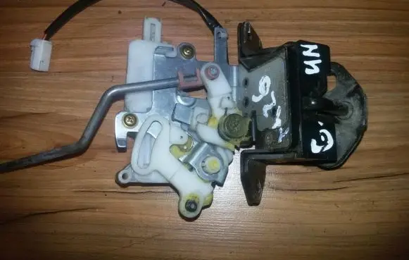 Mazda 626 Tailgate/trunk/boot lock/catch/latch