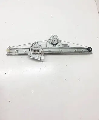 Suzuki Grand Vitara II Front door window regulator with motor 8346065J00 2621003530
