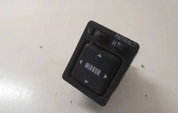 Toyota Land Cruiser (HDJ90) Wing mirror switch