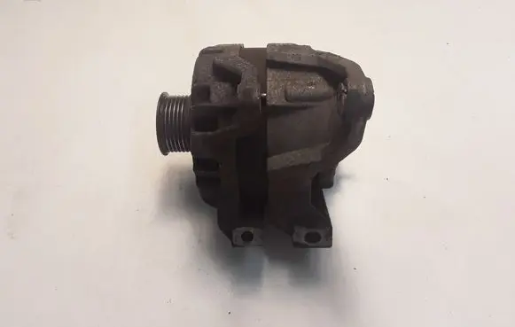 Opel Insignia B Generator/alternator 39047352