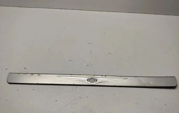 Chrysler 300 - 300C Front sill trim cover