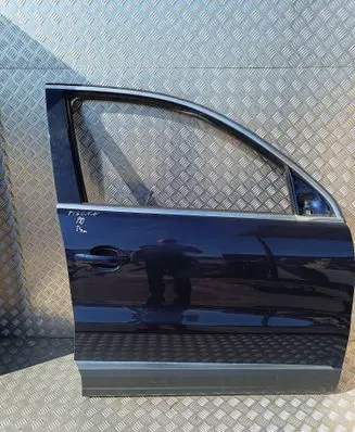 Volkswagen Tiguan Front door