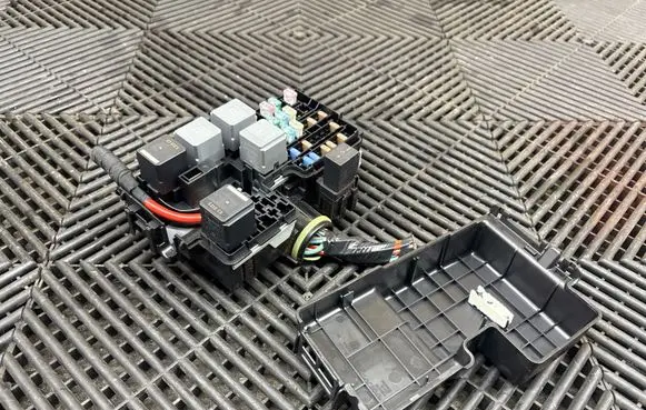 Volvo XC90 Fuse module 31384034
