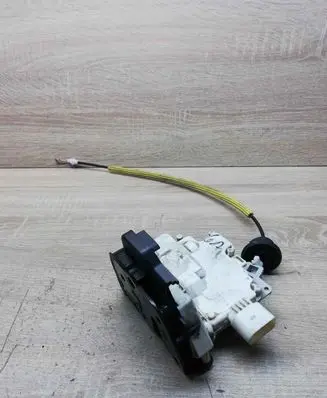 Audi A6 S6 C6 4F Front door lock 4F0839016A BARREL