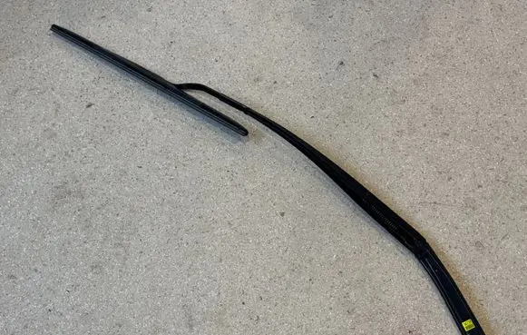 Hyundai Ioniq 5 Front wiper blade arm
