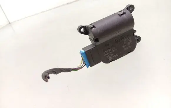 Volkswagen PASSAT B7 Air flap motor/actuator 3C0907511