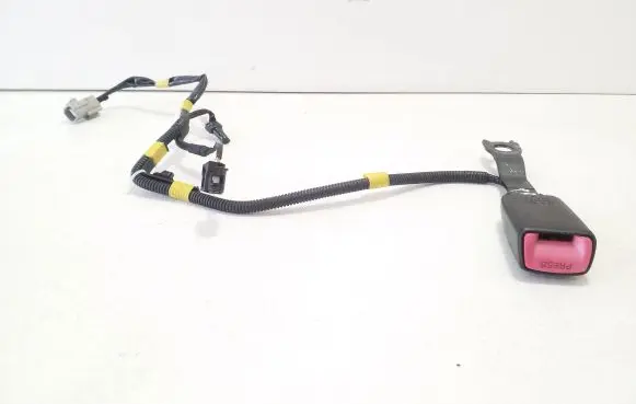 Lexus CT 200H Front seatbelt buckle E034501