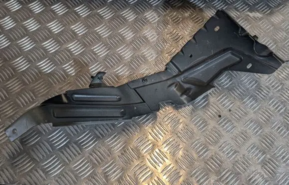 Volvo XC40 Fender mounting bracket 31469387