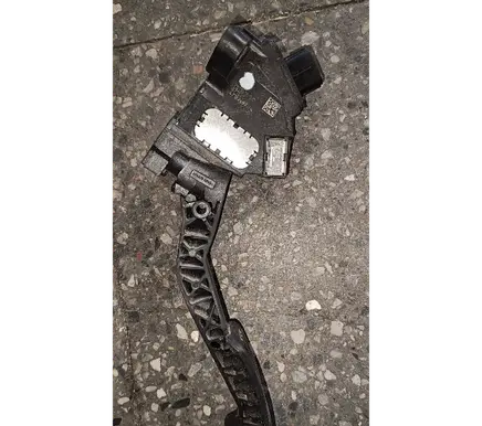 Toyota Yaris Accelerator throttle pedal 781100d010