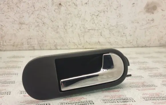 Volkswagen Golf Plus Front door interior handle 5M0837114