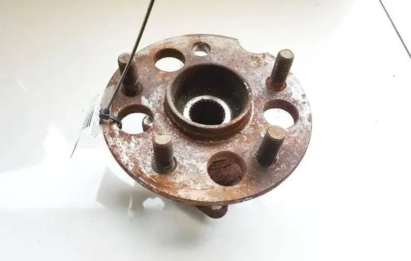 Toyota RAV 4 (XA20) Rear wheel hub