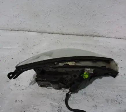 Ford Focus Headlight/headlamp 2M51-13W030-BD