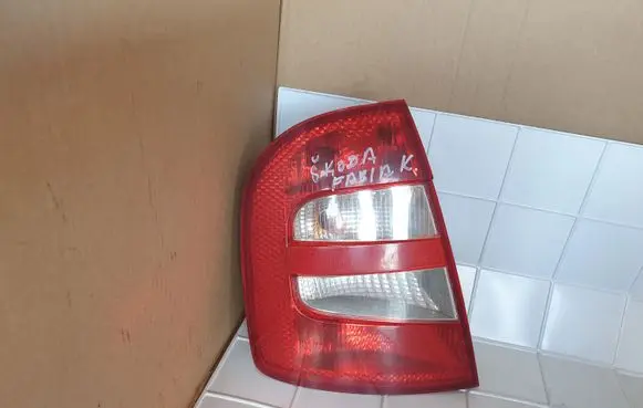 Skoda Fabia Mk1 (6Y) Rear/tail lights 6Y6945086