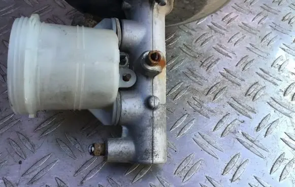 Mitsubishi Space Wagon Master brake cylinder