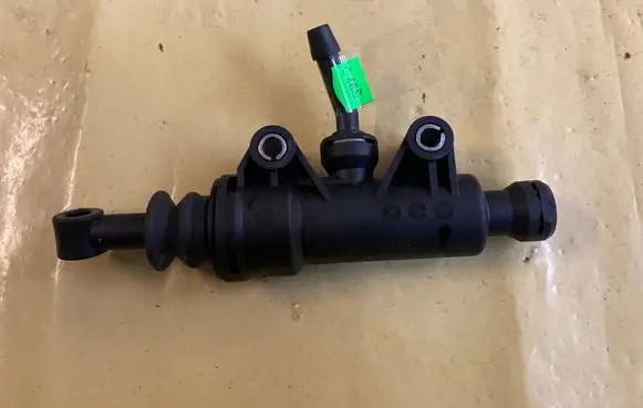 Mercedes-Benz C W204 Clutch master cylinder A2042900112