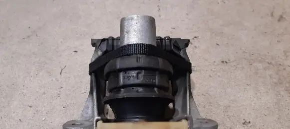 Volvo XC90 Engine mount bracket 32298680
