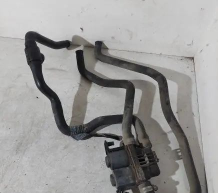 BMW 5 E39 Coolant heater control valve 6412837499502