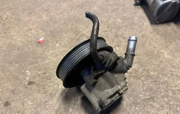 BMW 3 E90 E91 Power steering pump 678883803 5002102 500210