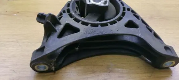 Opel Insignia A Engine mount bracket 13227769