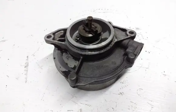 Volkswagen Touareg I Vacuum pump