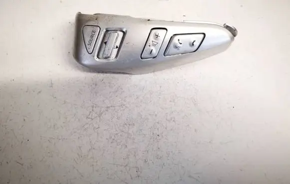 Steering wheel buttons/switches