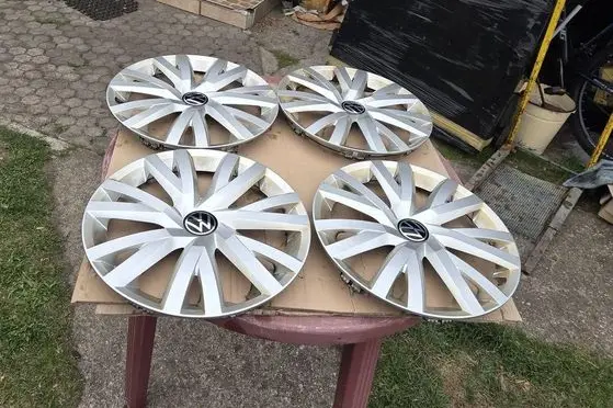 Volkswagen Golf VII R16 wheel hub/cap/trim 5G0601147B